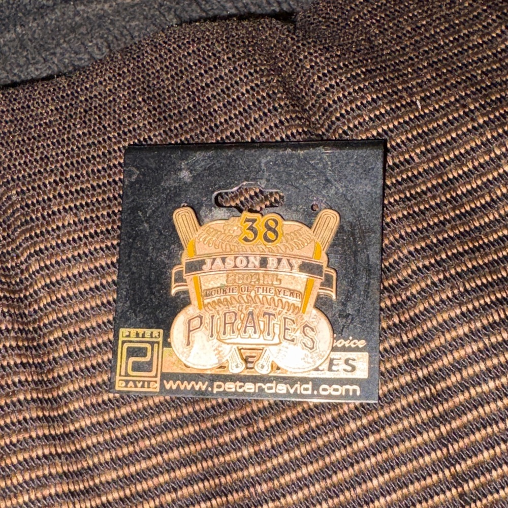 Pirates 38 Gold-Accent Enamel Pin